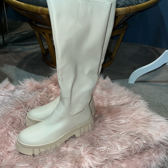 Nude|beige New with tag fashion tall platform boots zip up side size US 9 - Picture 6 of 7